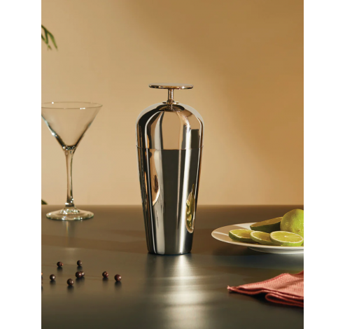 The tending box “Parisienne” cocktail shaker in 18/10 stainless steel.  Alessi