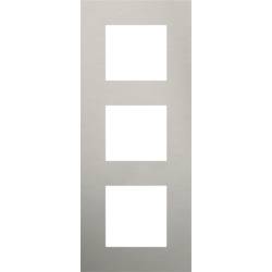Niko Triple plaque de recouvrement de 60 mm d'entraxe verticalement Niko Pure stainless steel on white 