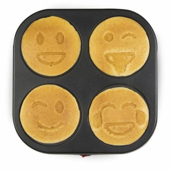 Domo Emoji Pancake Maker