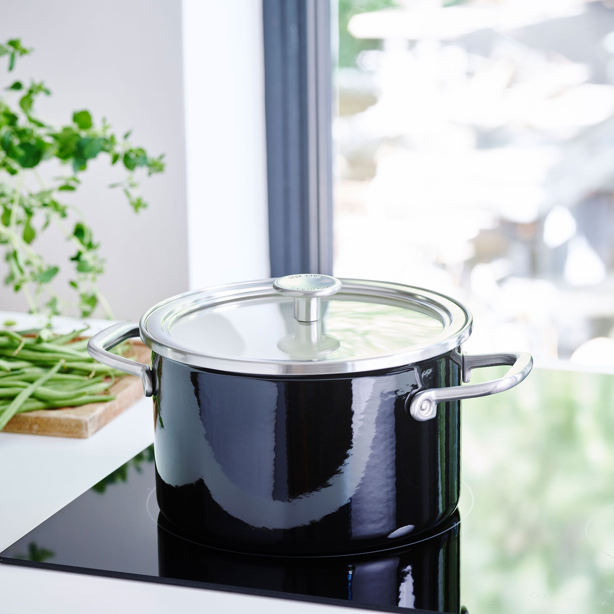 Sarens, Londerzeel KitchenAid Artisan Enamel Kookpot 24cm Onyx Black
