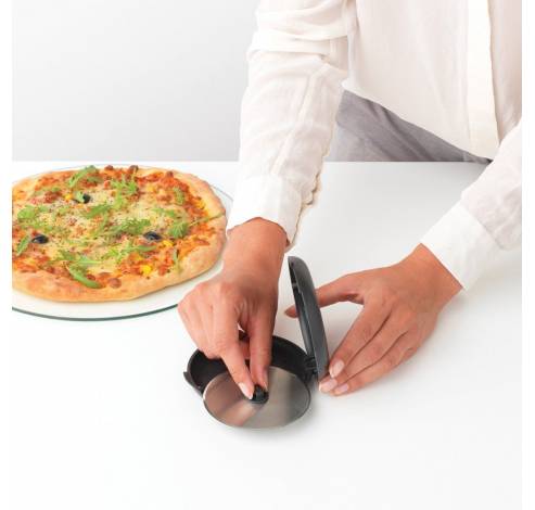 Tasty+ Pizzasnijder met mesbeschermer Dark Grey  Brabantia