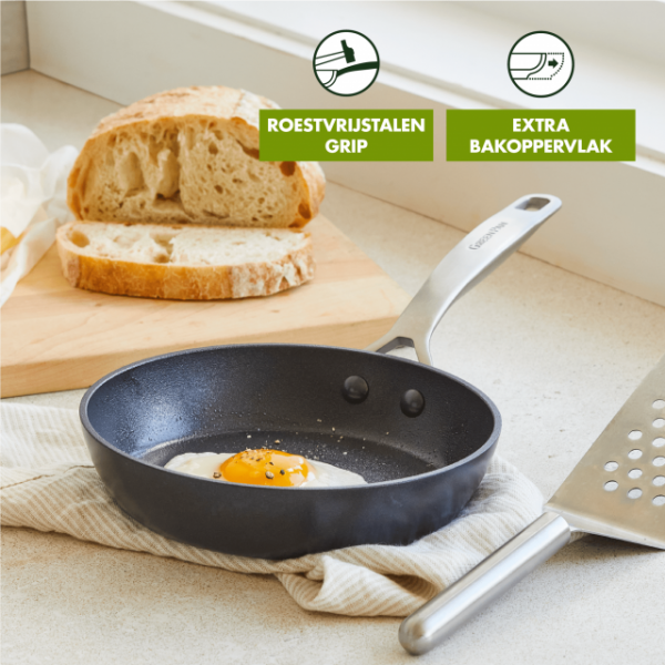Copenhagen steelpan z/deksel met 2 tuiten 16cm GreenPan Copenhagen steelpan z/deksel met 2 tuiten 16cm GreenPan