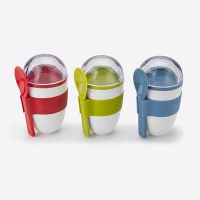 Yoghurt On The Go boîte - 2 comp. et cuillère vert, bleu ou rouge 228ml 