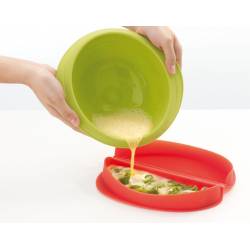 Omeletmaker voor magnetron uit silicone rood 23x10x3.5cm 