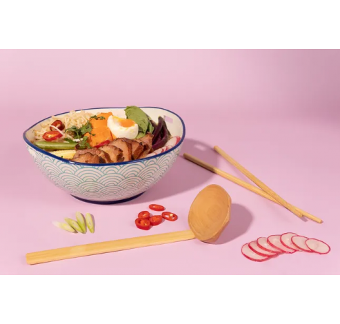 World Foods noedelsoep kom uit aardewerk met lepel en eetstokje uit bamboo   Typhoon