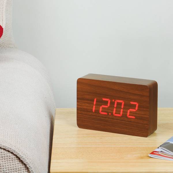 Brick Click Clock Walnut / LED Red 